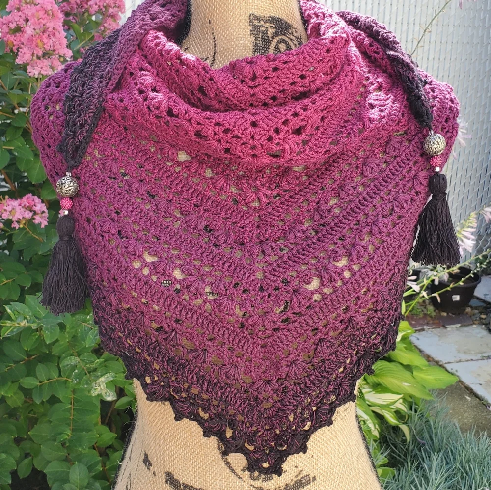 💖 New Handmade Crochet Light weighted Baktus / Shawl / Triangular Scarf